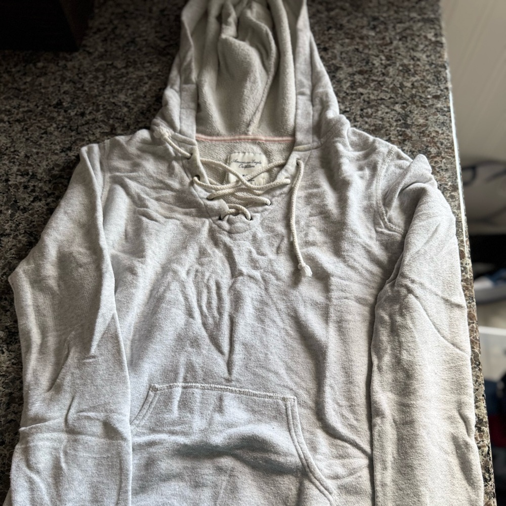 American Eagle women’s sweatshirt